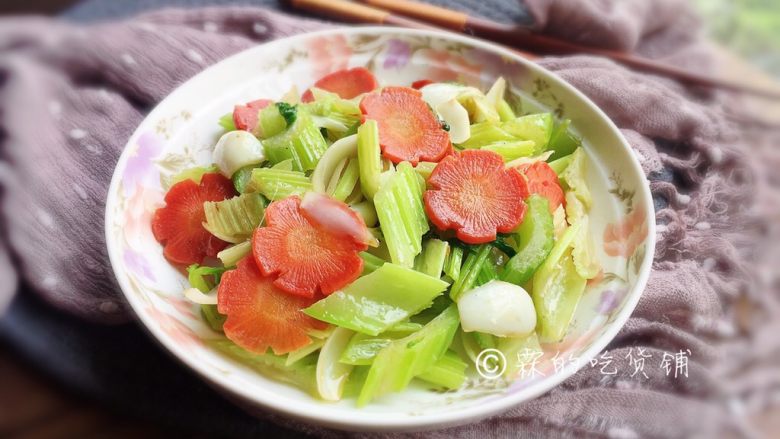 Stir-fried celery, lily and carrot