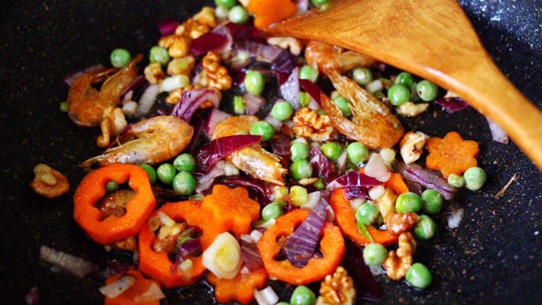 Fried rice with walnuts, dried shrimps, vegetables and eggs