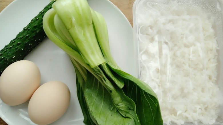 Fried cucumber, green vegetables and eggsRice