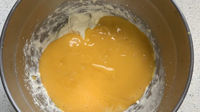 Mango ice cream (no ice residue)