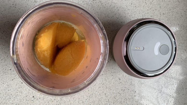 Mango ice cream (no ice residue)