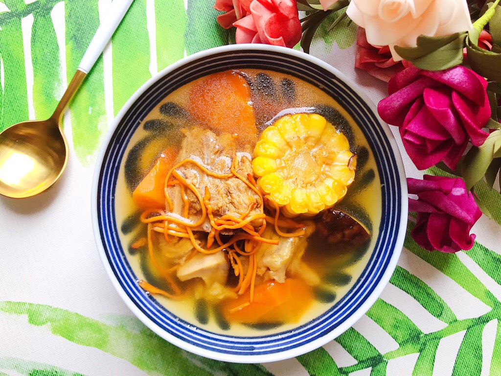 Cordyceps flower, mushroom, carrot, corn and pork ribs soup (lazy person’s pressure cooker version)