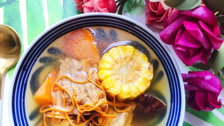 Cordyceps Flower, Shiitake Mushroom, Carrot, Corn and Pork Ribs Soup (Lazy Man's Pressure Cooker Version)