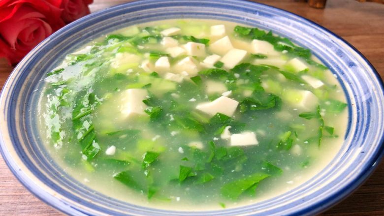 Green vegetable and tofu soup