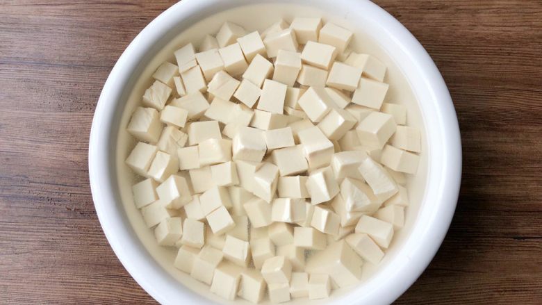 Green vegetable and tofu soup