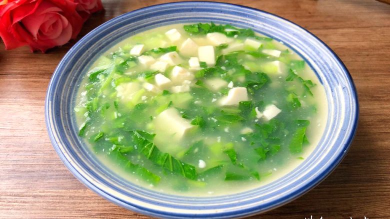 Green vegetable and tofu soup