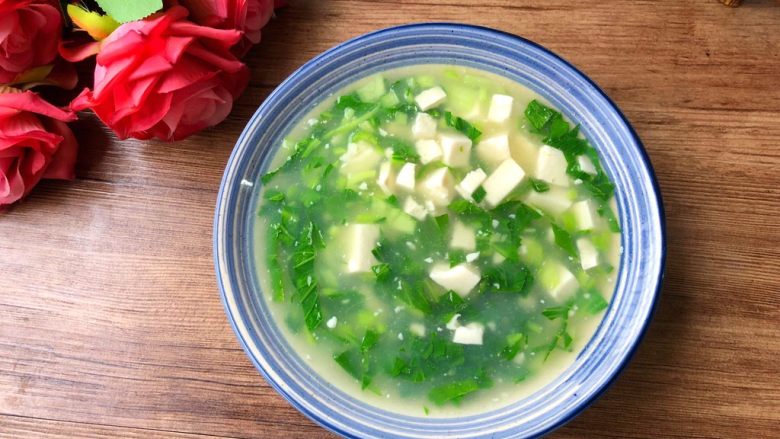 Green vegetable and tofu soup