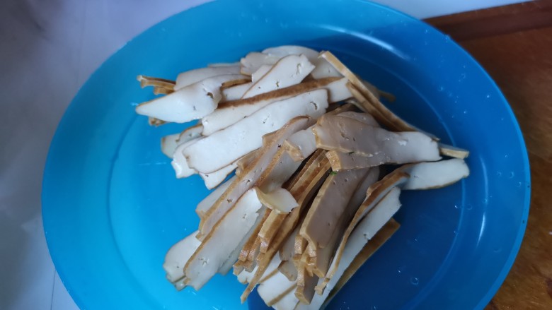 Cold green bamboo shoots and dried tofu