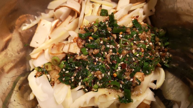 Cold green bamboo shoots and dried tofu