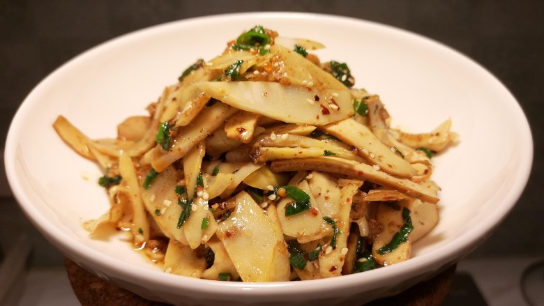 Cold green bamboo shoots and dried tofu