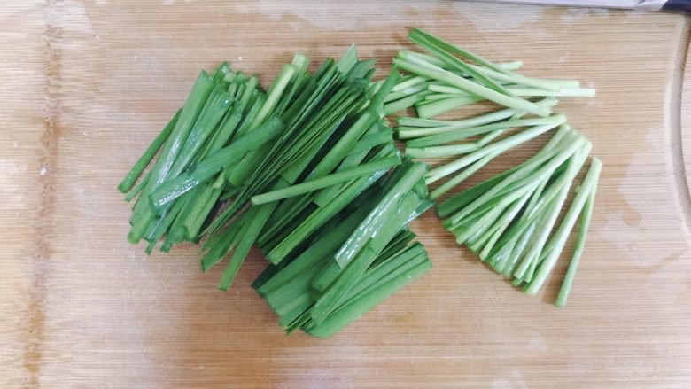 Stir-fried bean sprouts with leeks