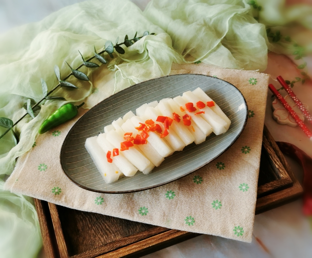 Hot and sour radish strips