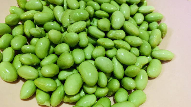 Stir-fried edamame with loofah