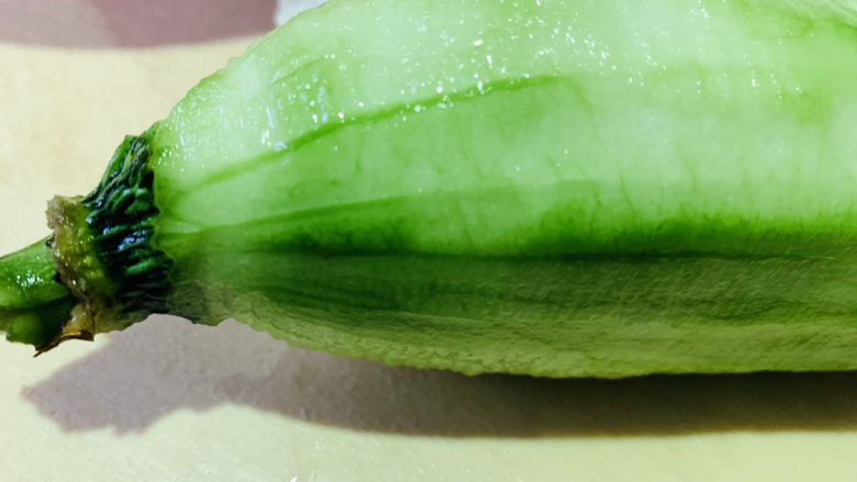 Stir-fried edamame with loofah