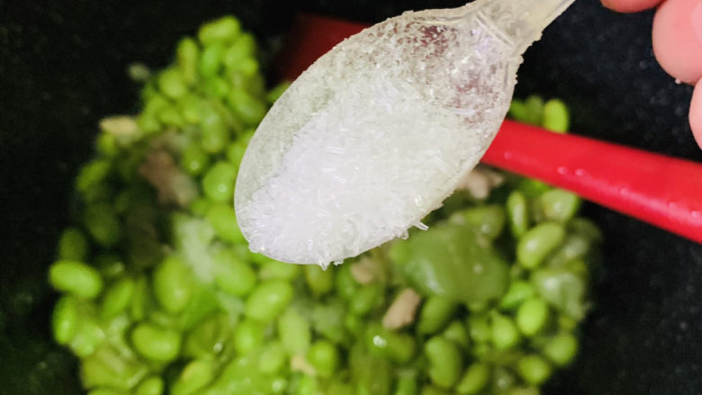 Stir-fried edamame with loofah