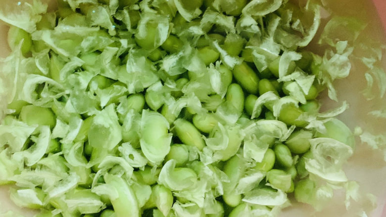 Stir-fried edamame with loofah