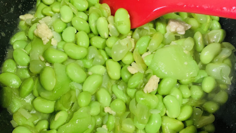 Stir-fried edamame with loofah