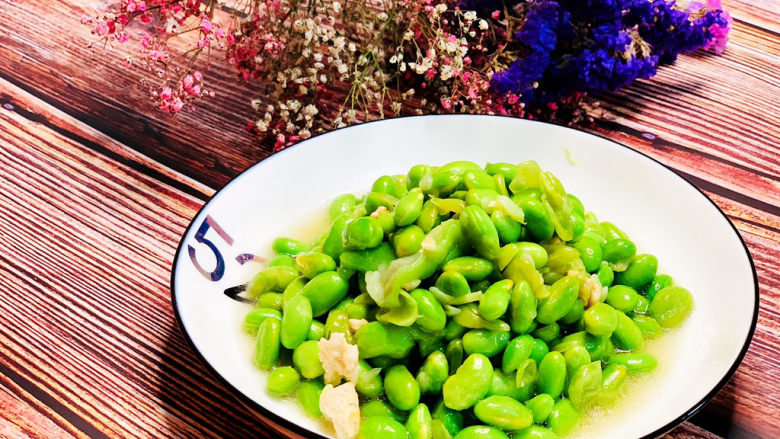 Stir-fried edamame with loofah