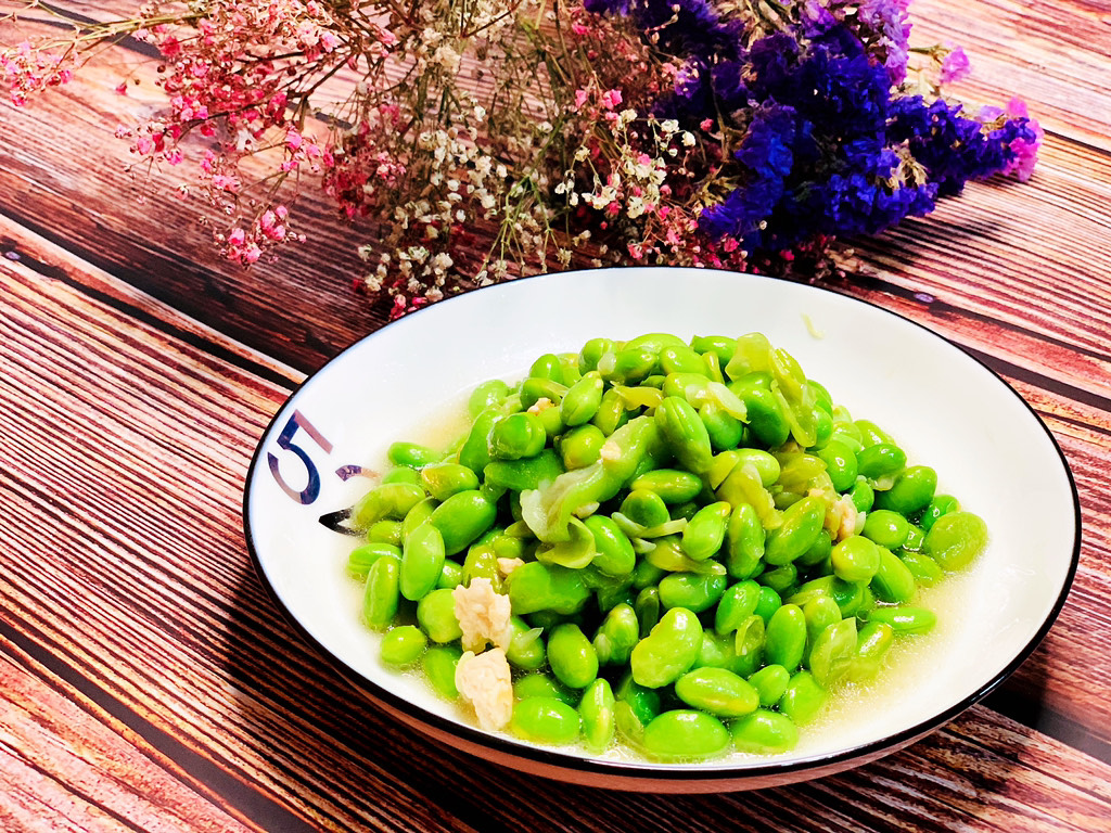 Stir-fried edamame with loofah