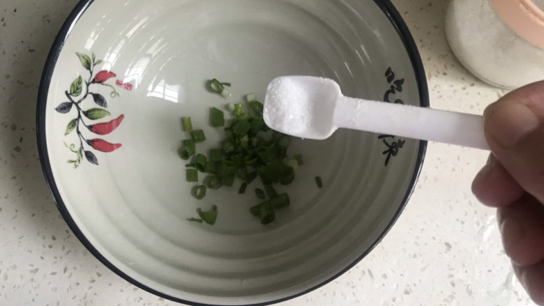 Egg noodles with chopped green onion