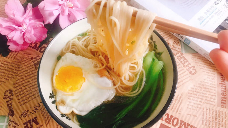 Egg noodles with chopped green onion