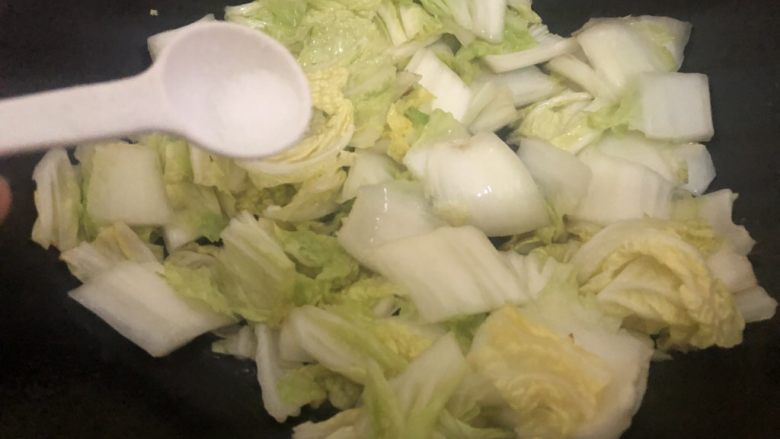 Stir-fried tofu with cabbage