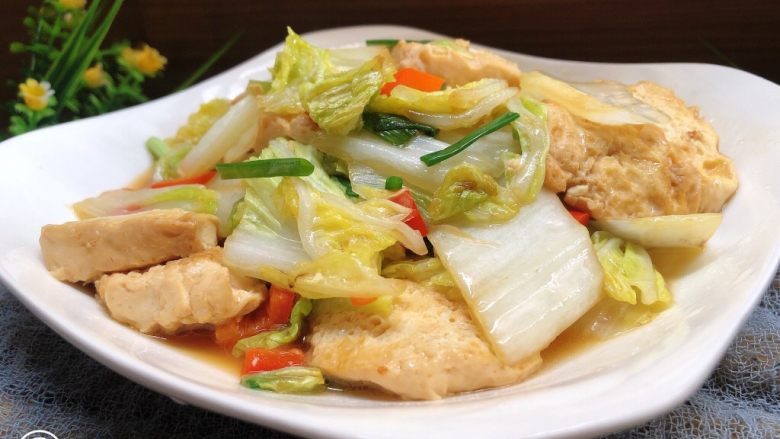 Stir-fried tofu with cabbage