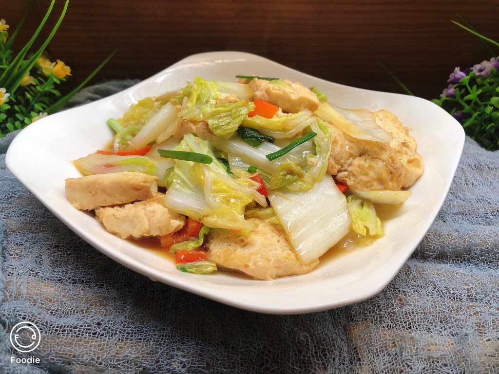 Stir-fried tofu with cabbage