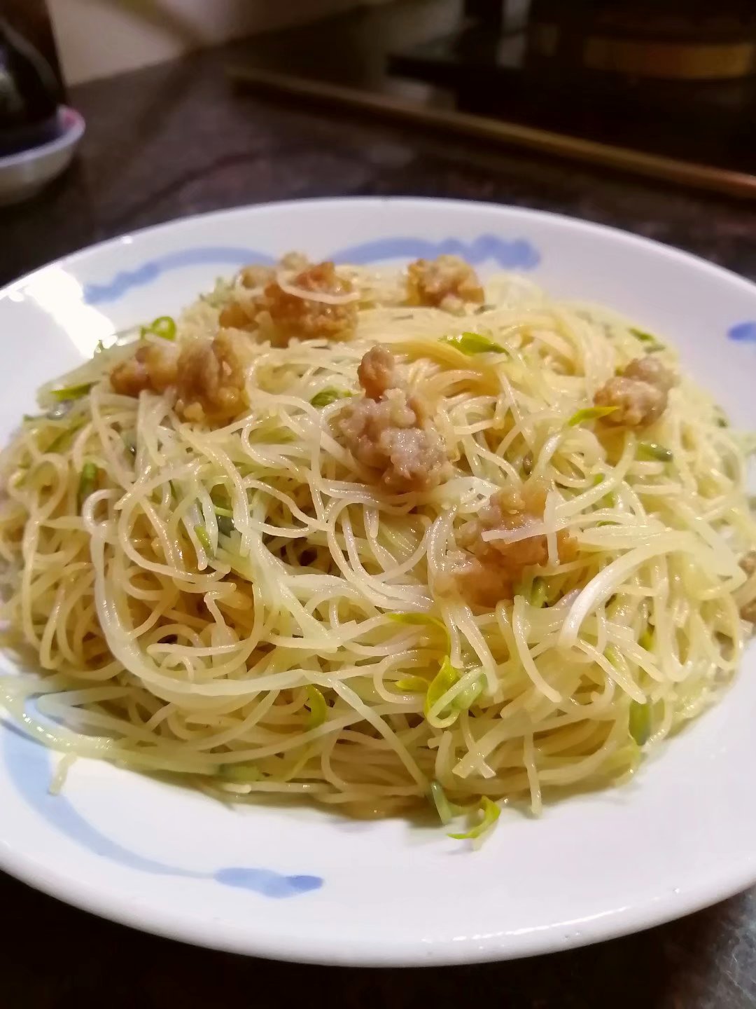 Breakfast ready in three minutes~~ Fried rice noodles with sprouts and minced meat