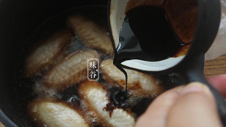 Simple and convenient rice cooker cola chicken wings