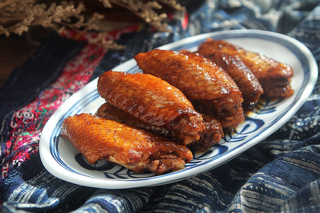 Simple and convenient rice cooker cola chicken wings