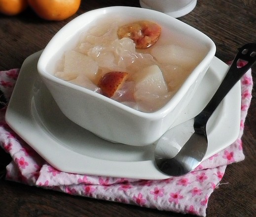 Tremella, Snow Pear and Red Fruit Soup