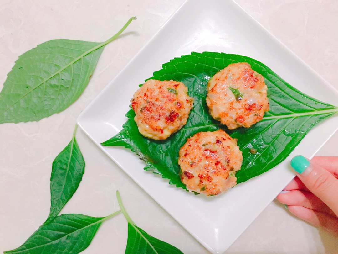 I can’t stop eating the Cheesy Sum Shrimp Cake