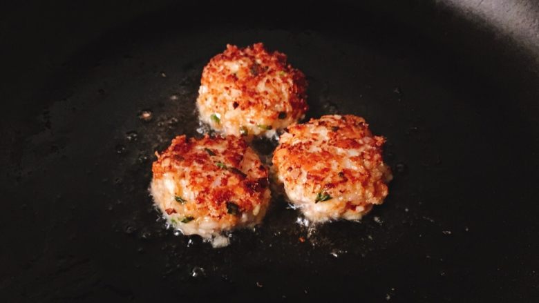 I can't stop eating the shrimp cakes with cheesy heart