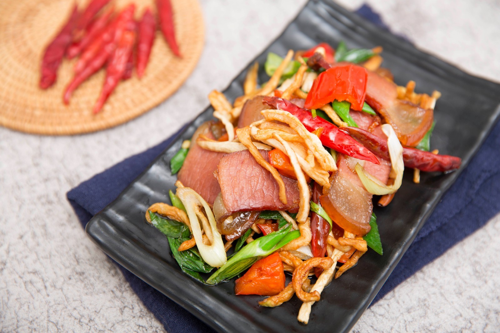 Stir-fried bacon with dried radish - a classic bacon delicacy