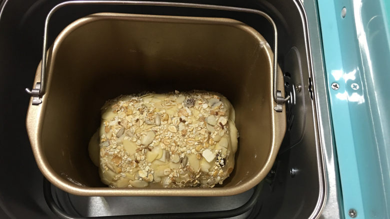 Bread machine version of dried fruit oatmeal toast