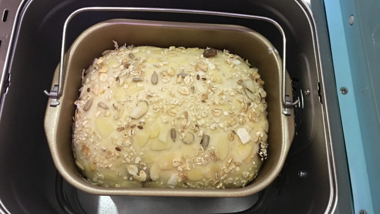 Bread machine version of dried fruit oatmeal toast