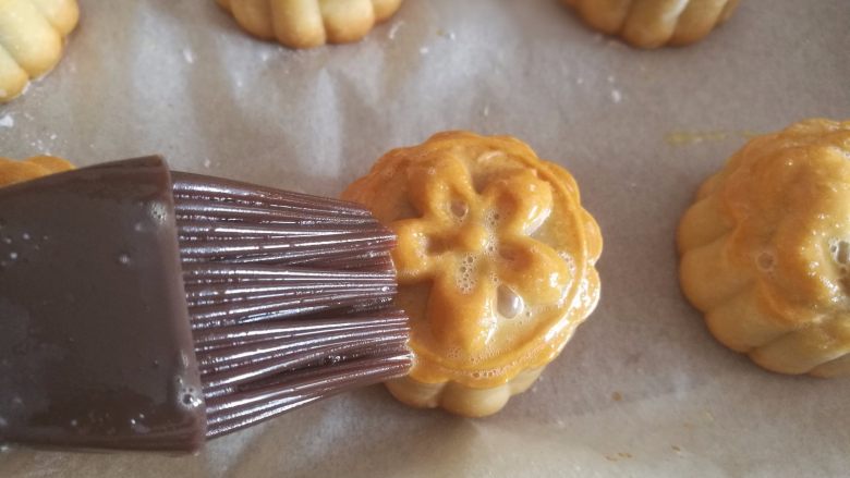 Cantonese-style mooncakes