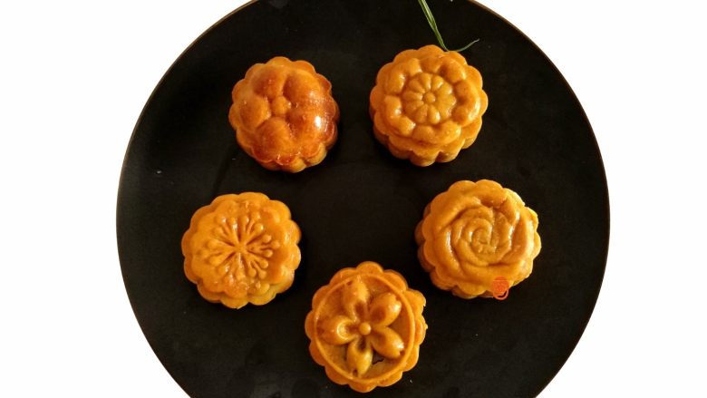 Cantonese-style mooncakes