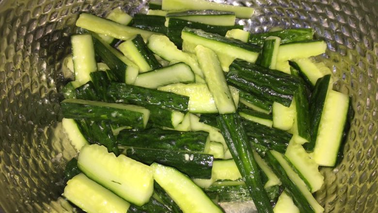 Crispy Cucumber with Sauce