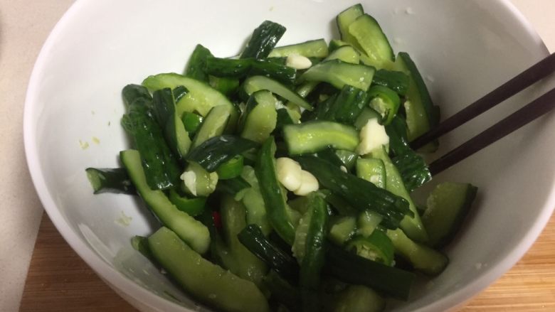 Crispy Cucumber with Sauce