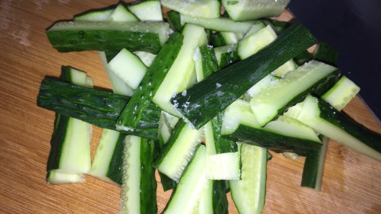 Crispy Cucumber with Sauce