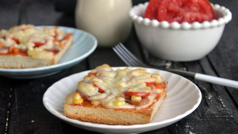 Sausage Toast Pizza