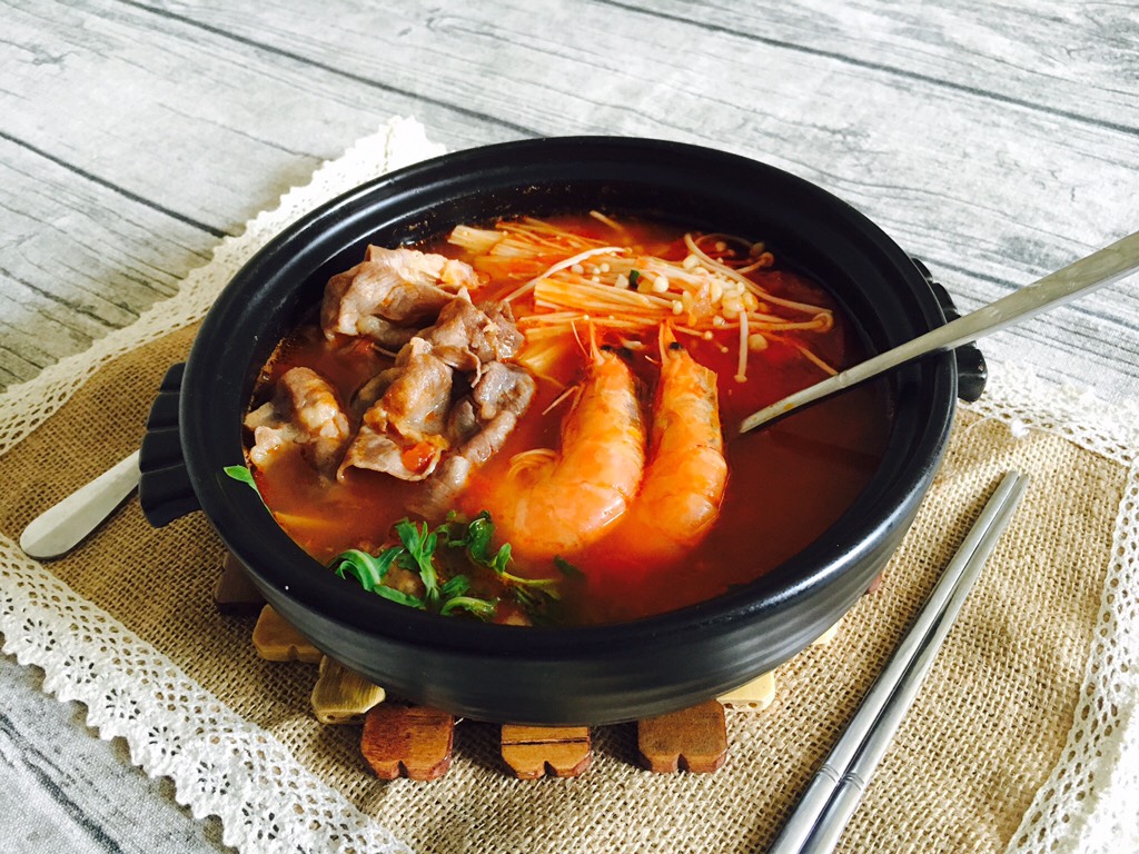 Fat Beef with Tomato and Enoki Mushrooms