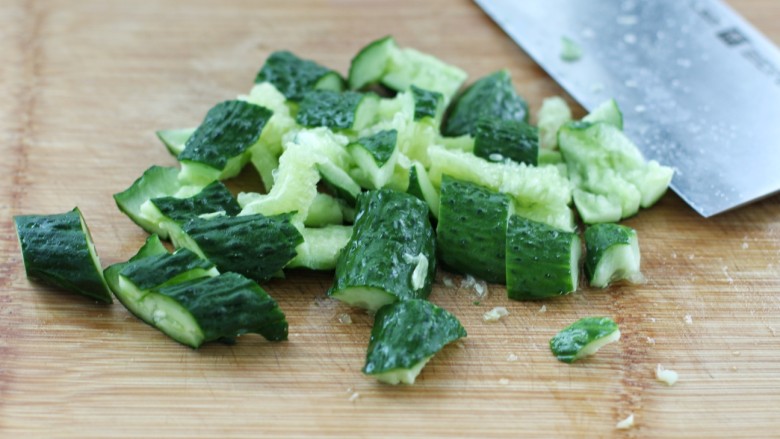 Cucumber and yuba mixed with fungus