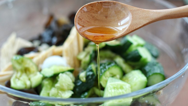 Cucumber and yuba mixed with fungus