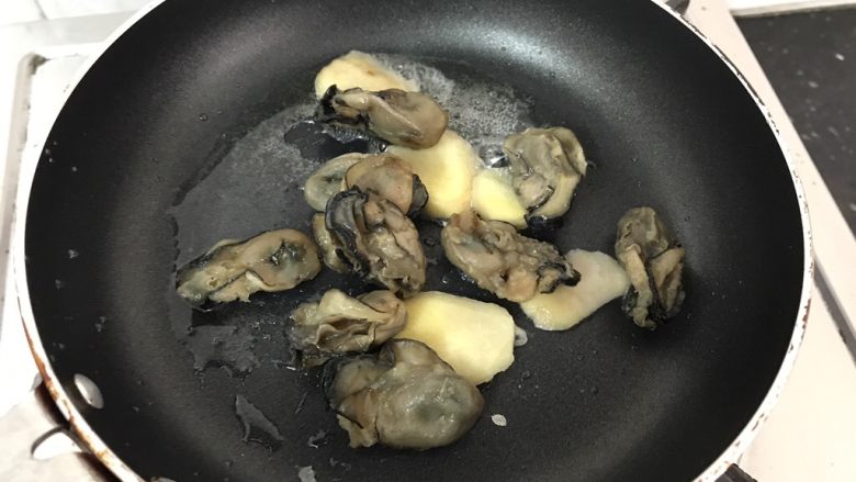 Oysters, salted bone and vegetable porridge