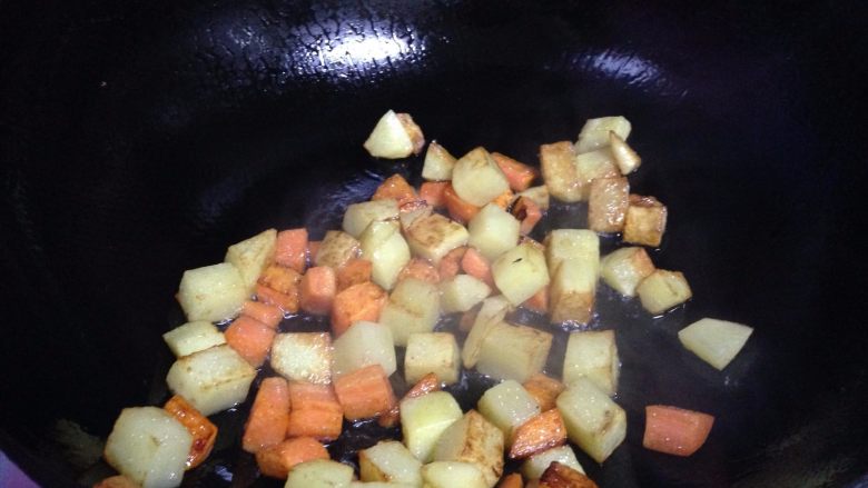 Diced chicken and fried potatoes