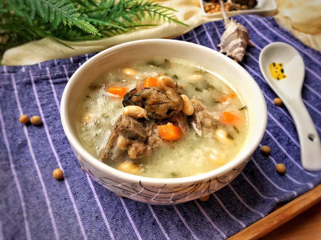 Oyster, salted bones and vegetables porridge