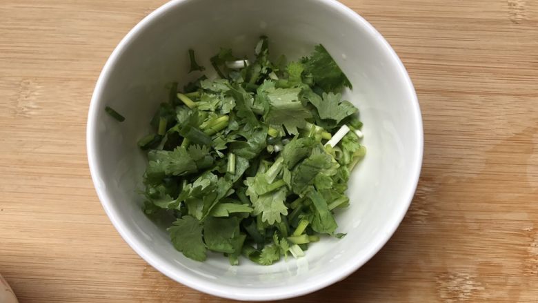 Vermicelli spinach mixed with shredded chicken